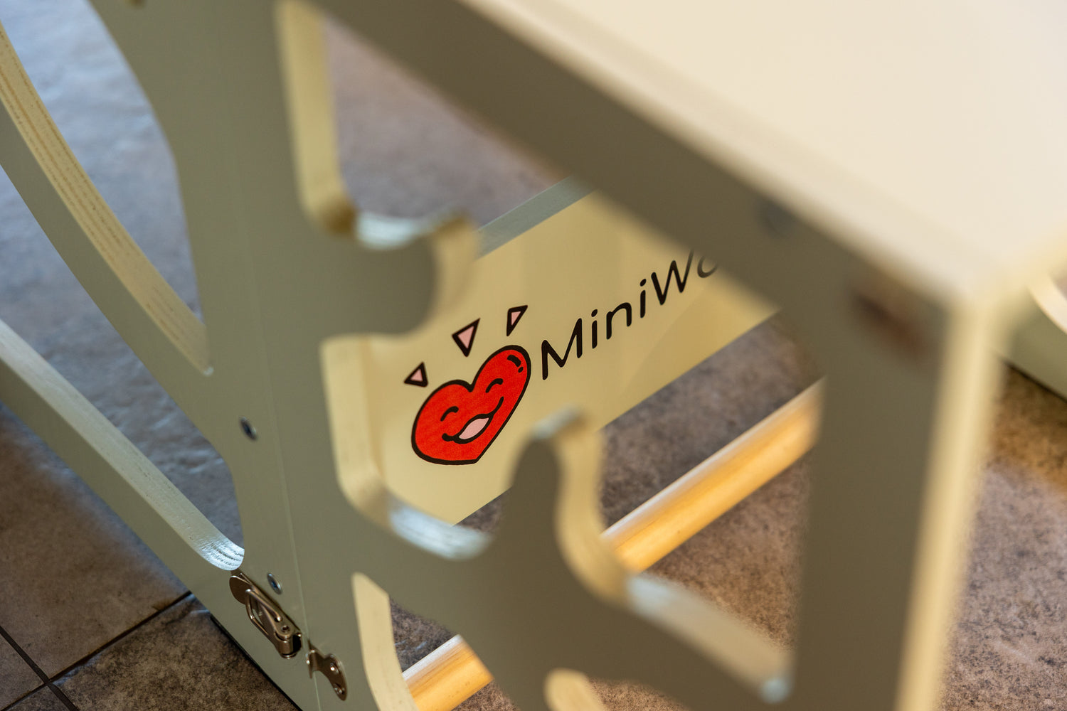 Closeup MiniWonders leertoren met glijbaan